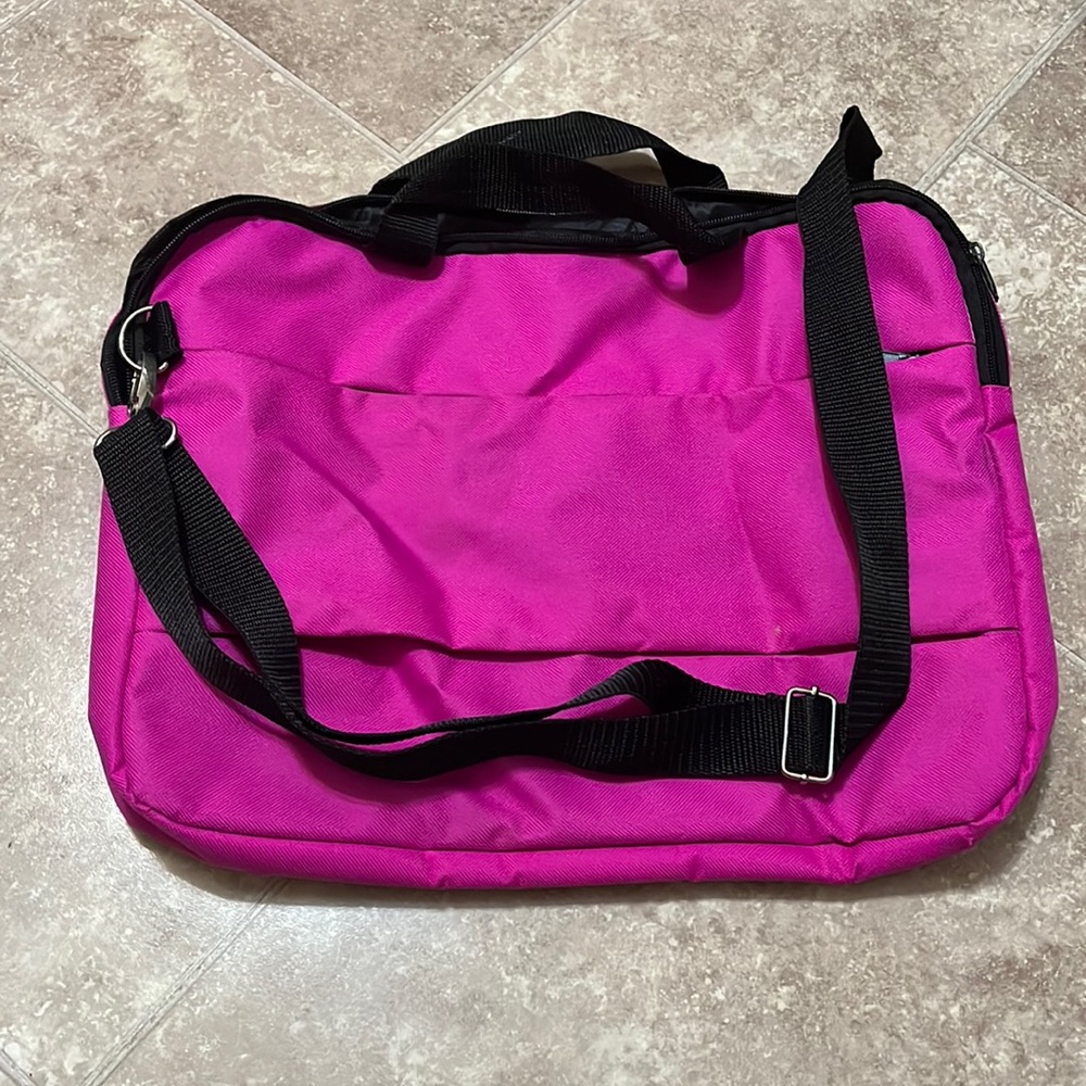 Laptop carry on💗